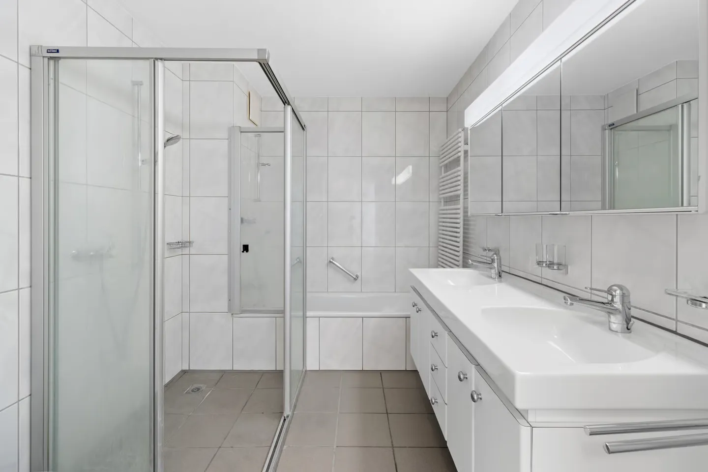 Appartement spacieux de 3,5 pièces à Thalwil avec 2 balcons, cheminée et tour de lavage - Photo 7 sur 10
