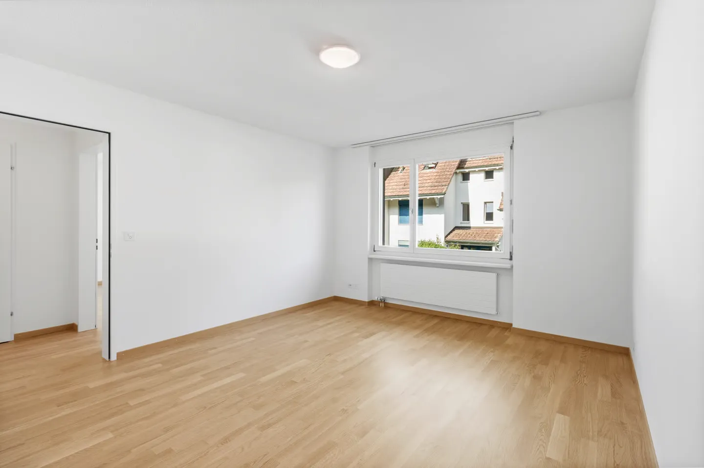 Appartement spacieux de 3,5 pièces à Thalwil avec 2 balcons, cheminée et tour de lavage - Photo 8 sur 10