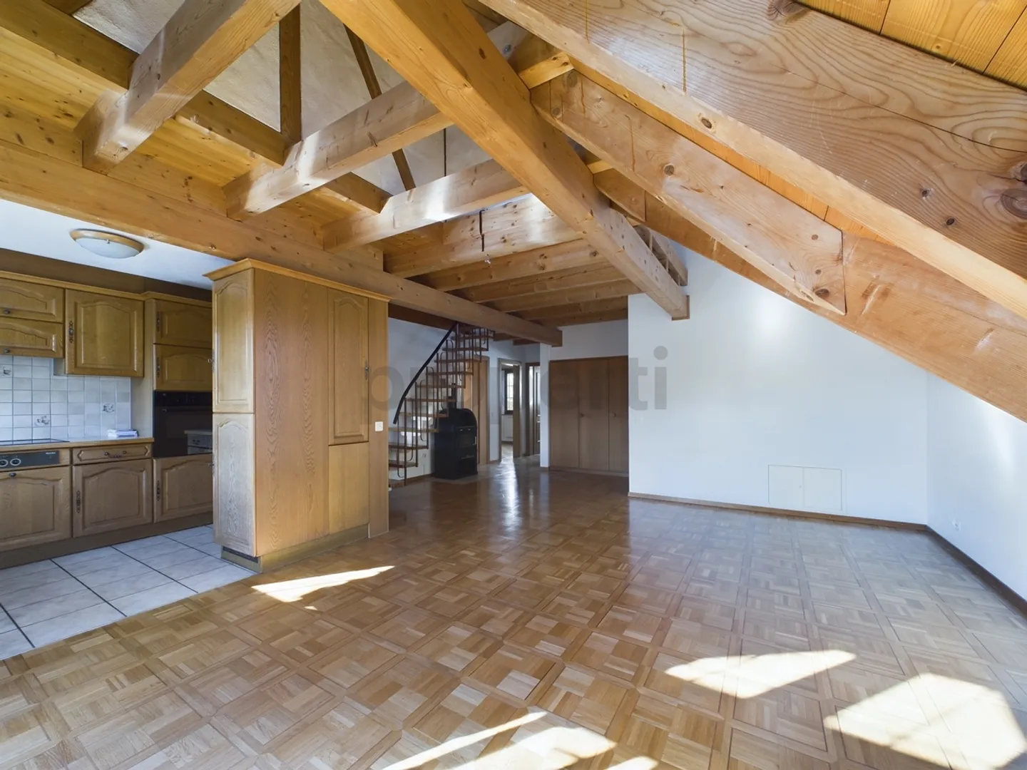 First-class 5-room apartment in Weiach with beautiful views - Photo 2 of 13