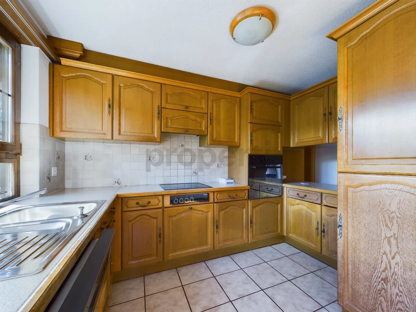 First-class 5-room apartment in Weiach with beautiful views - Photo 4 of 13