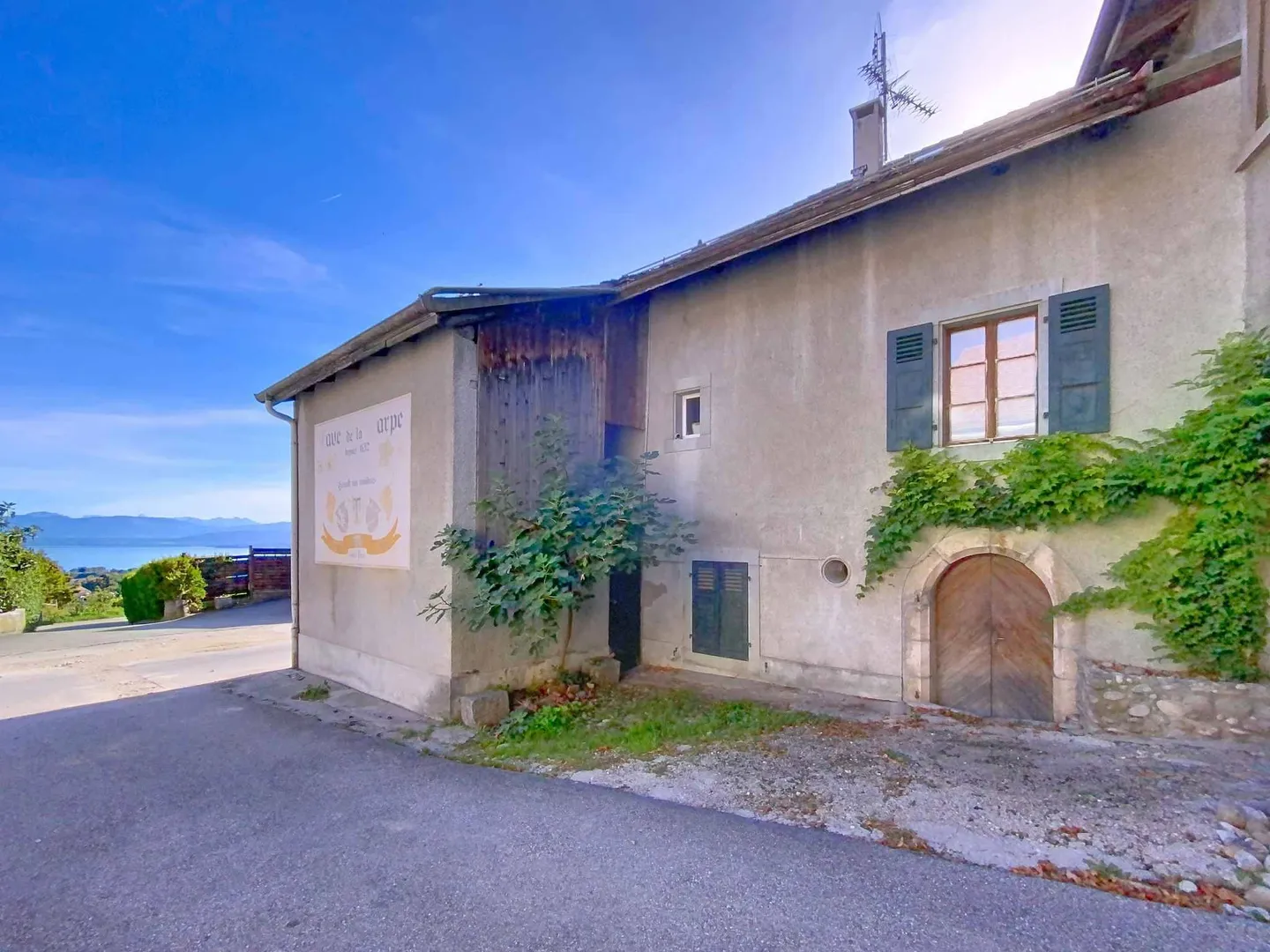 Maison dans le village à rénover, au cœur de Tartegnin - Photo 1 sur 13
