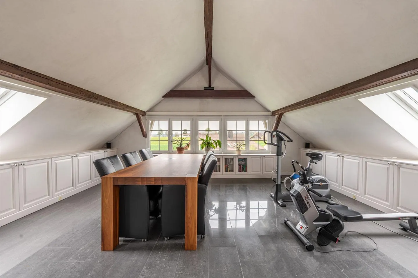 240 m² full of possibilities - spacious family house with garden - Photo 7 of 13