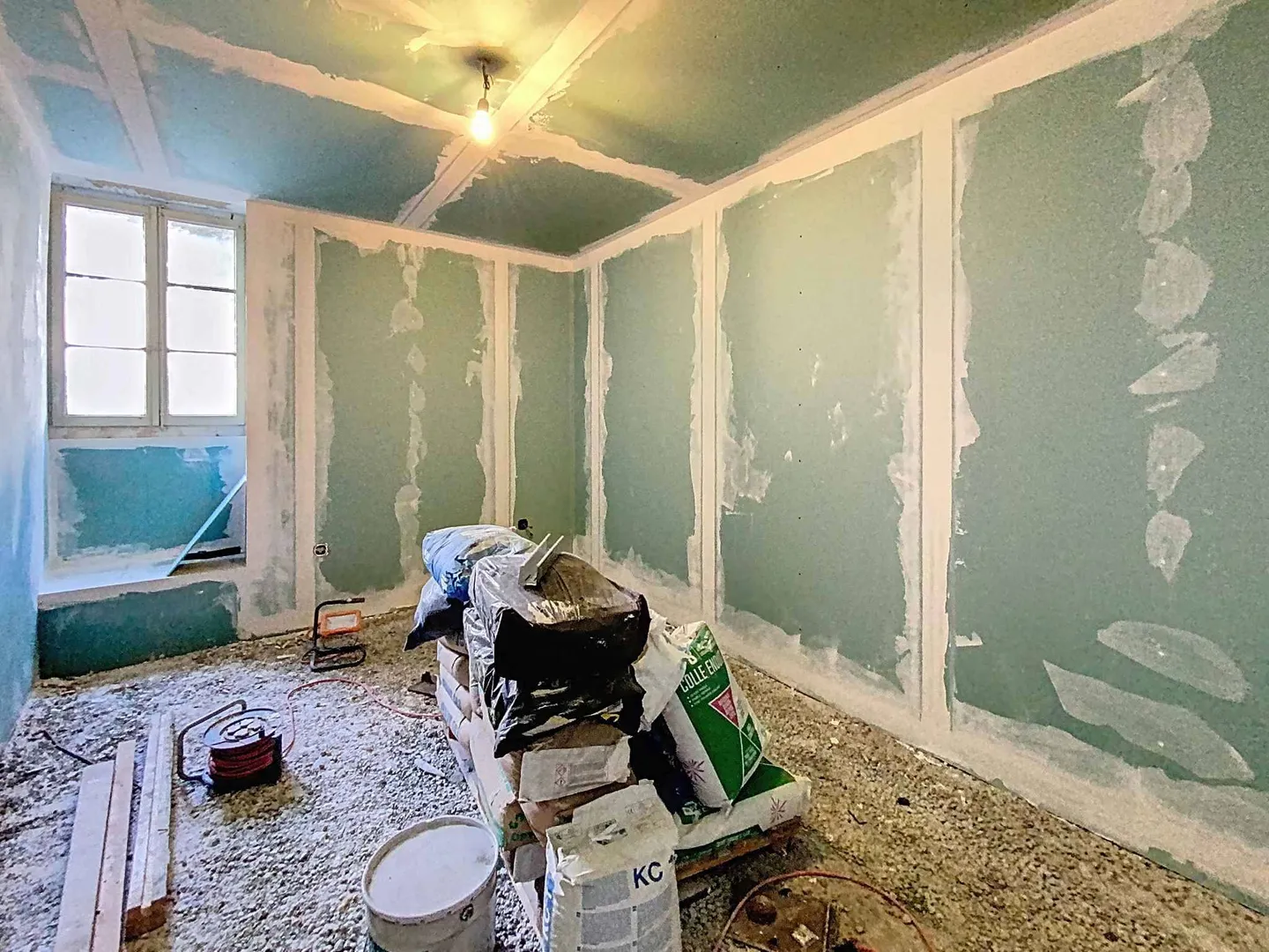 Maison dans le village à rénover, au cœur de Tartegnin - Photo 9 sur 13