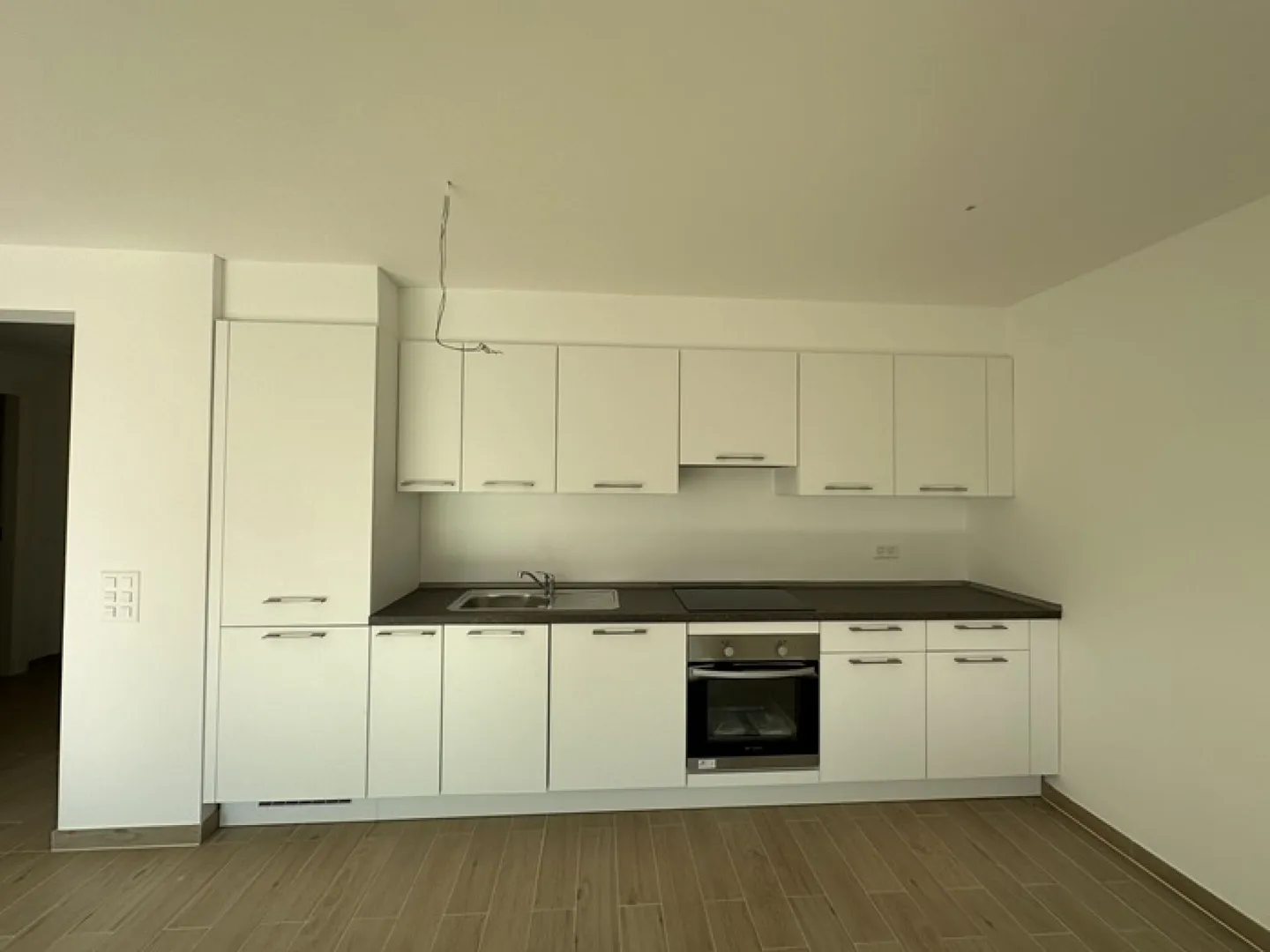 Appartamento moderno e luminoso di 3,5 stanze con giardino privato - Foto 4 di 10