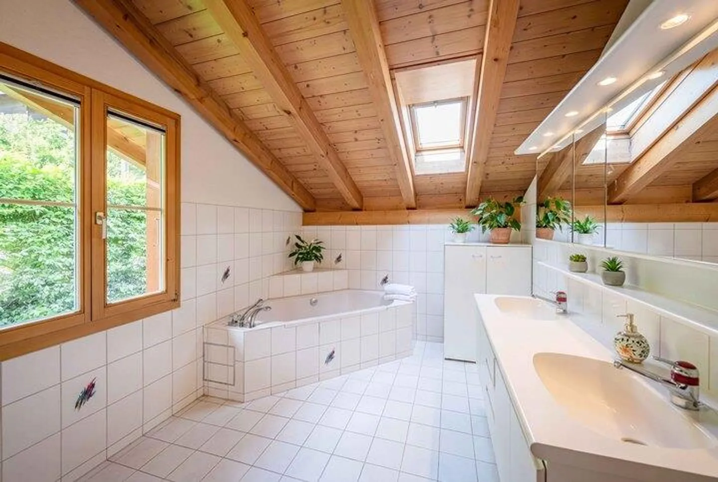 Chalet Charmant avec Vue sur le Lac - Photo 6 sur 8
