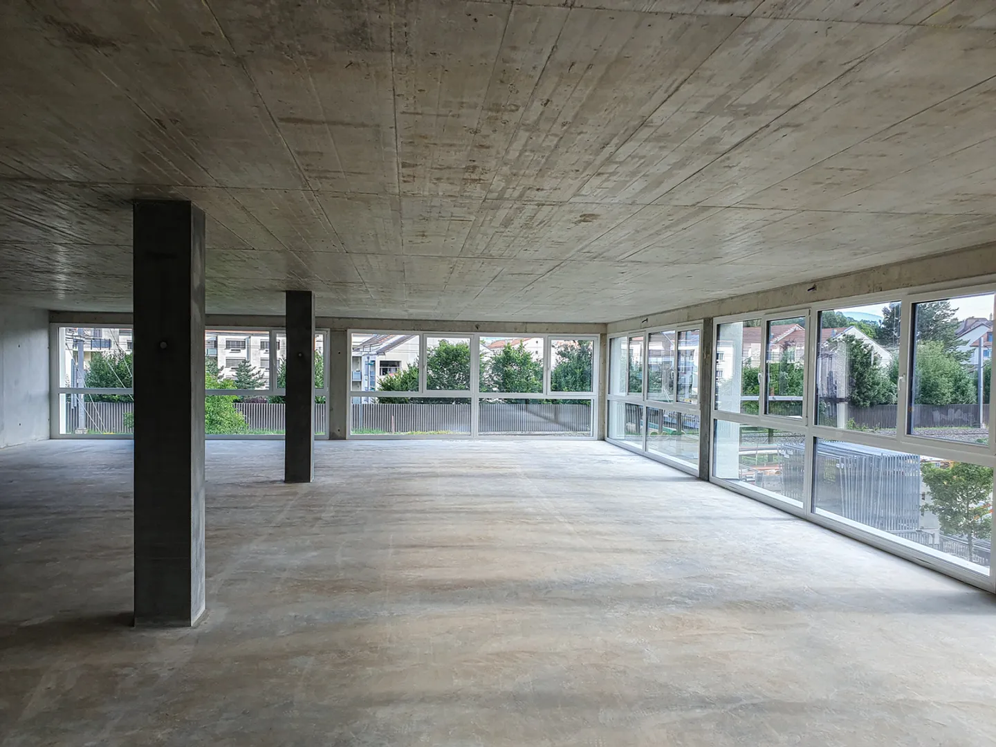 Commercial/Workshop/New Depot 1,700 m2 - 3 MONTHS FREE RENT - Photo 3 of 10