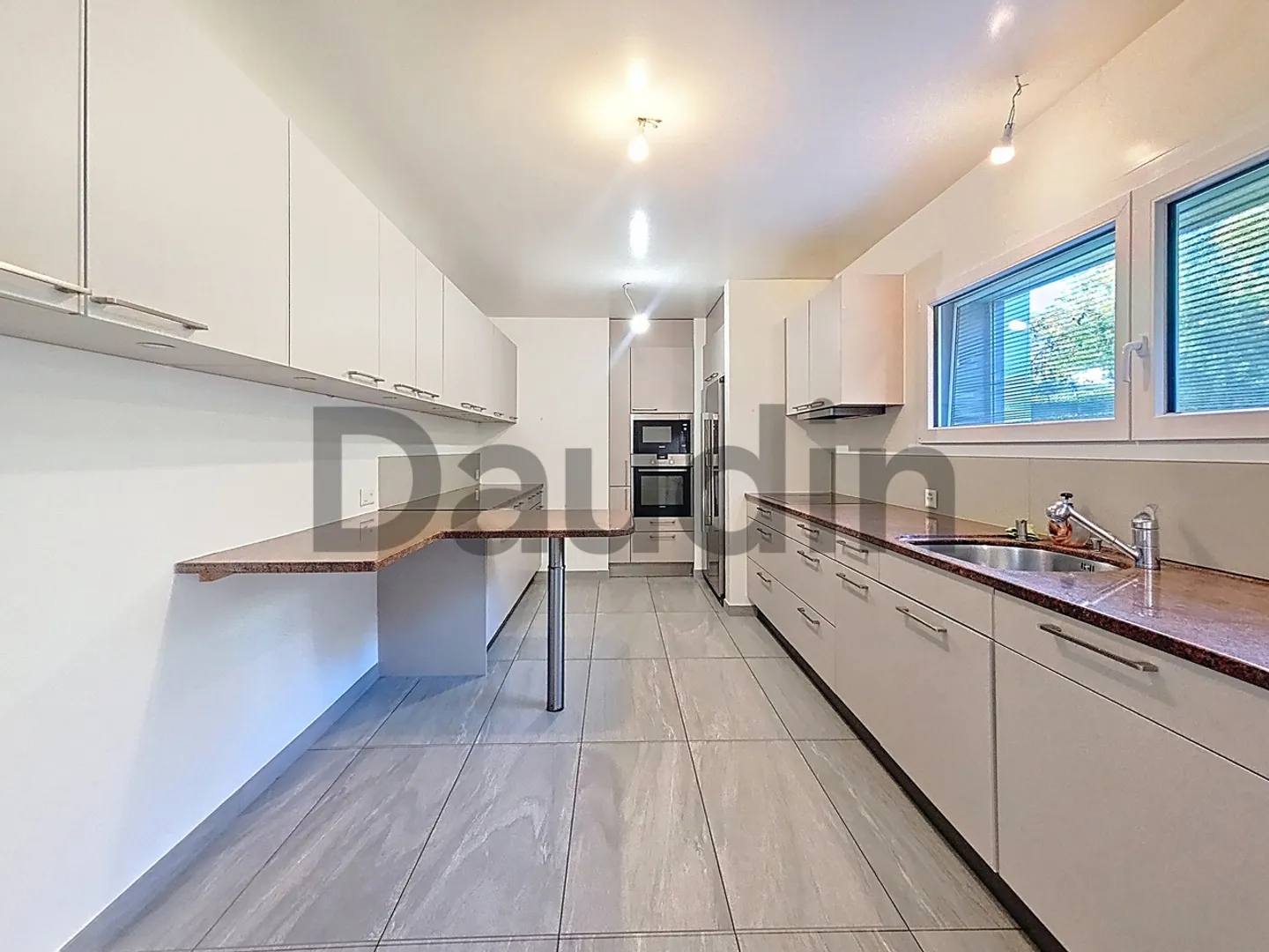 Einzelvilla mit 14 Zimmern, vollständig renoviert - Foto 5 von 12