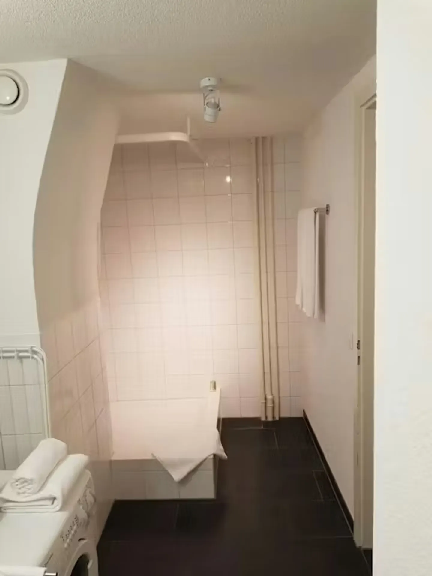 Modern Apartment in Zug - Photo 8 of 10