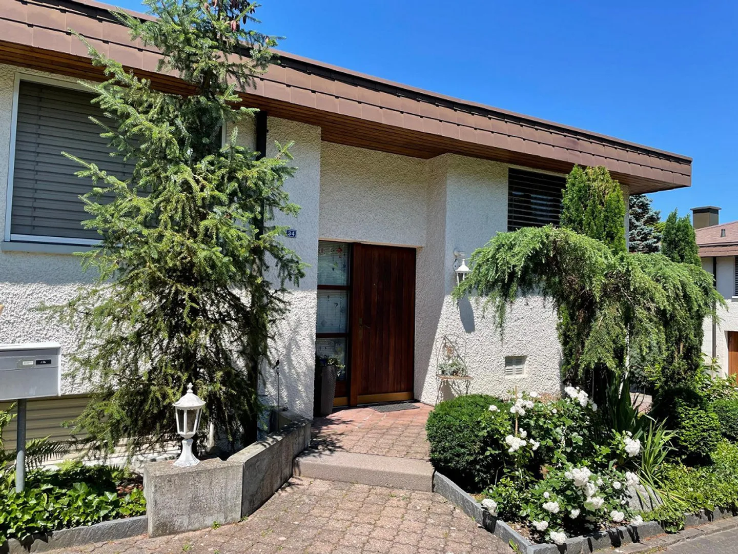 Einfamilienhaus mit grossem Garten im begehrten Einfamilienhausquartier - Foto 1 von 16