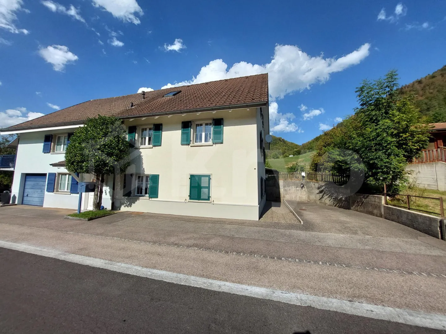 Spacious 5.5 room family house with terrace - Photo 1 of 12