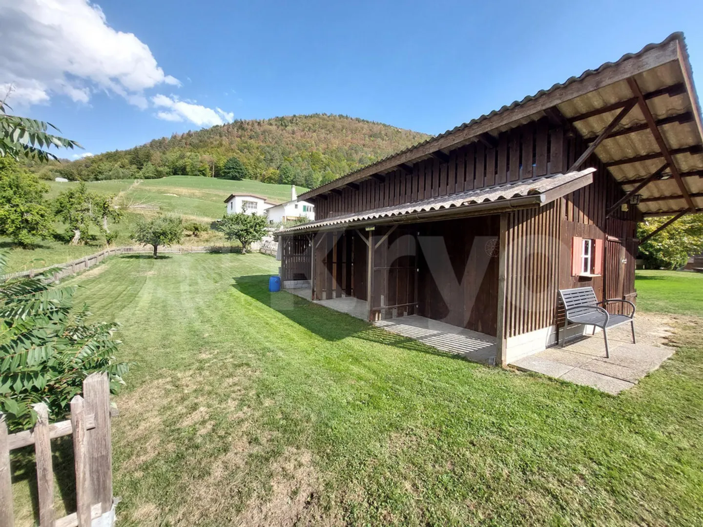 Spacious 5.5 room family house with terrace - Photo 2 of 12