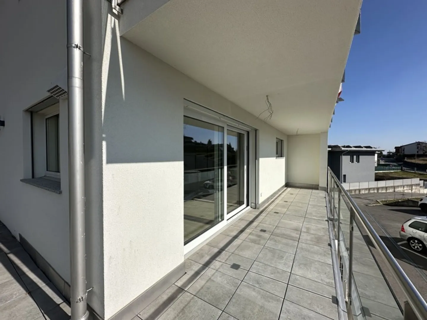 Appartamento moderno e luminoso di 3,5 stanze con giardino privato e grande terrazza - Foto 12 di 14