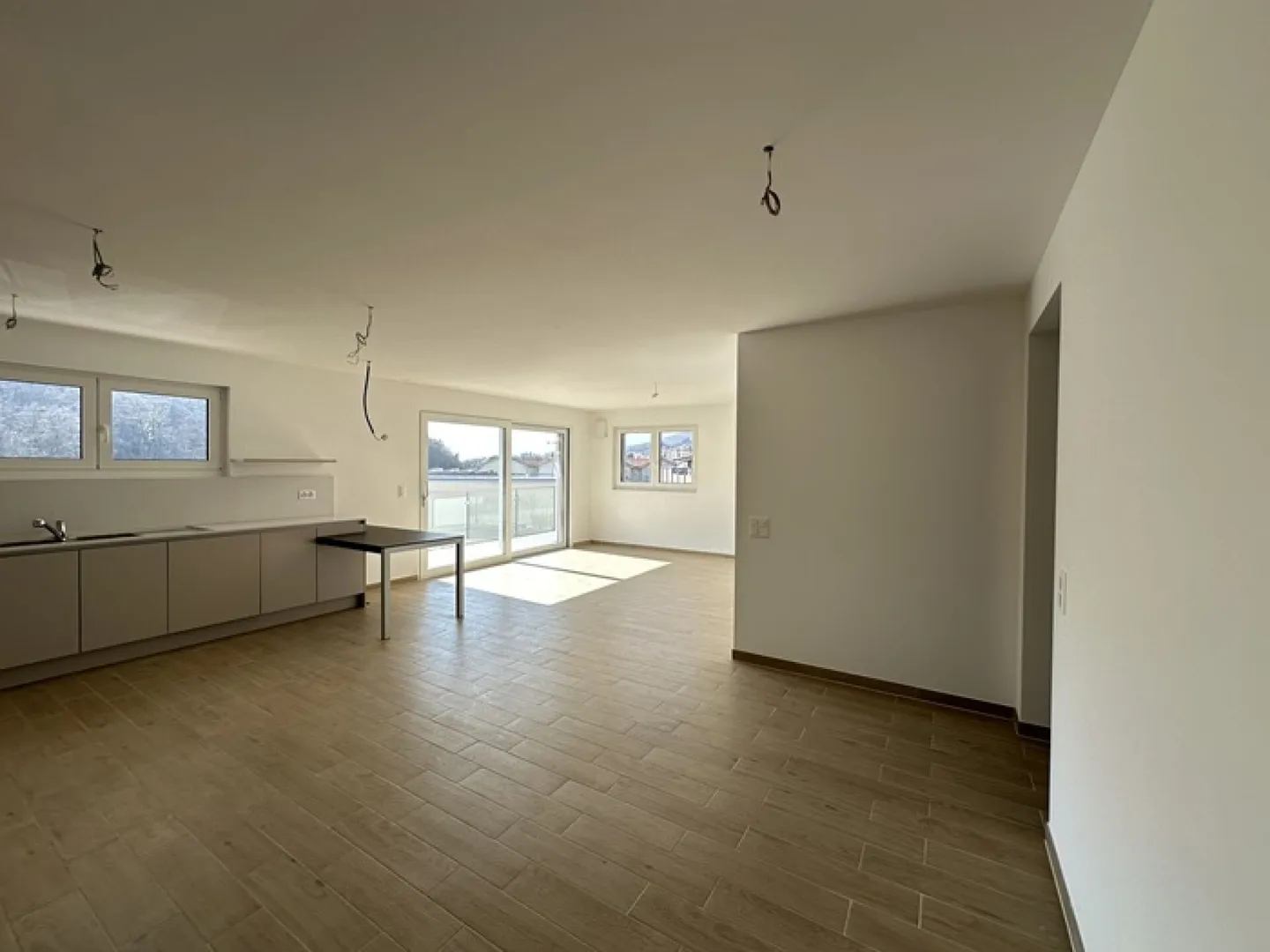 Appartamento moderno e luminoso di 3,5 stanze con giardino privato e grande terrazza - Foto 6 di 14