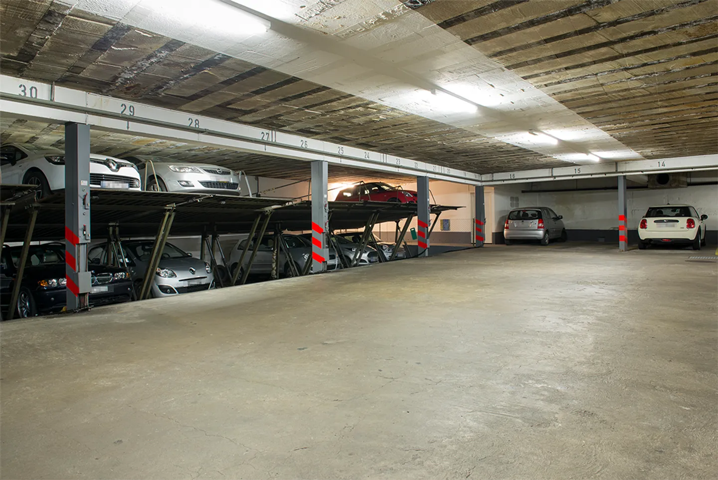 Place de Parking Intérieure à Plainpalais - Photo 3 sur 4
