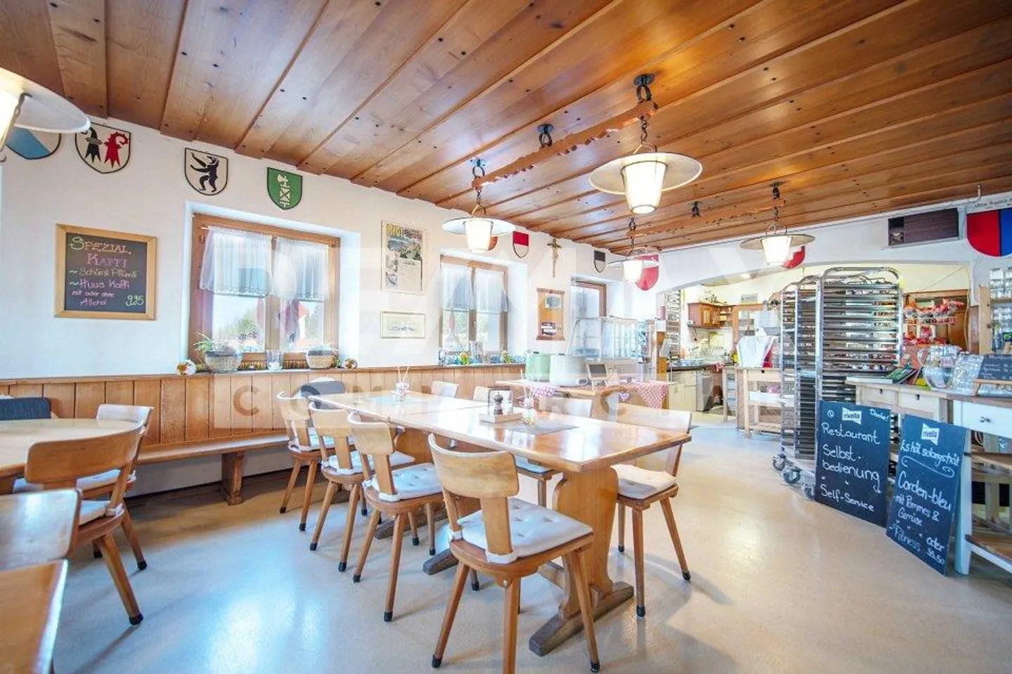 Traditional mountain inn with large sun terrace, on the panoramic road... - Photo 5 of 13