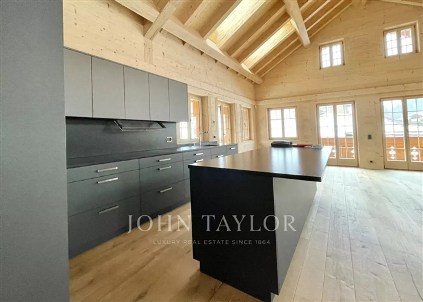 Modern Penthouse Apartment on the Promenade of Gstaad - Photo 2 of 19