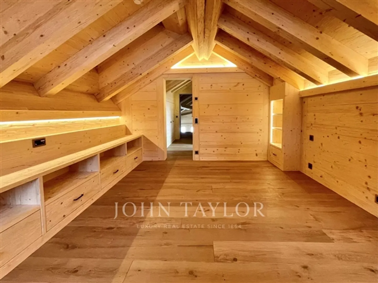 Modern Penthouse Apartment on the Promenade of Gstaad - Photo 5 of 19