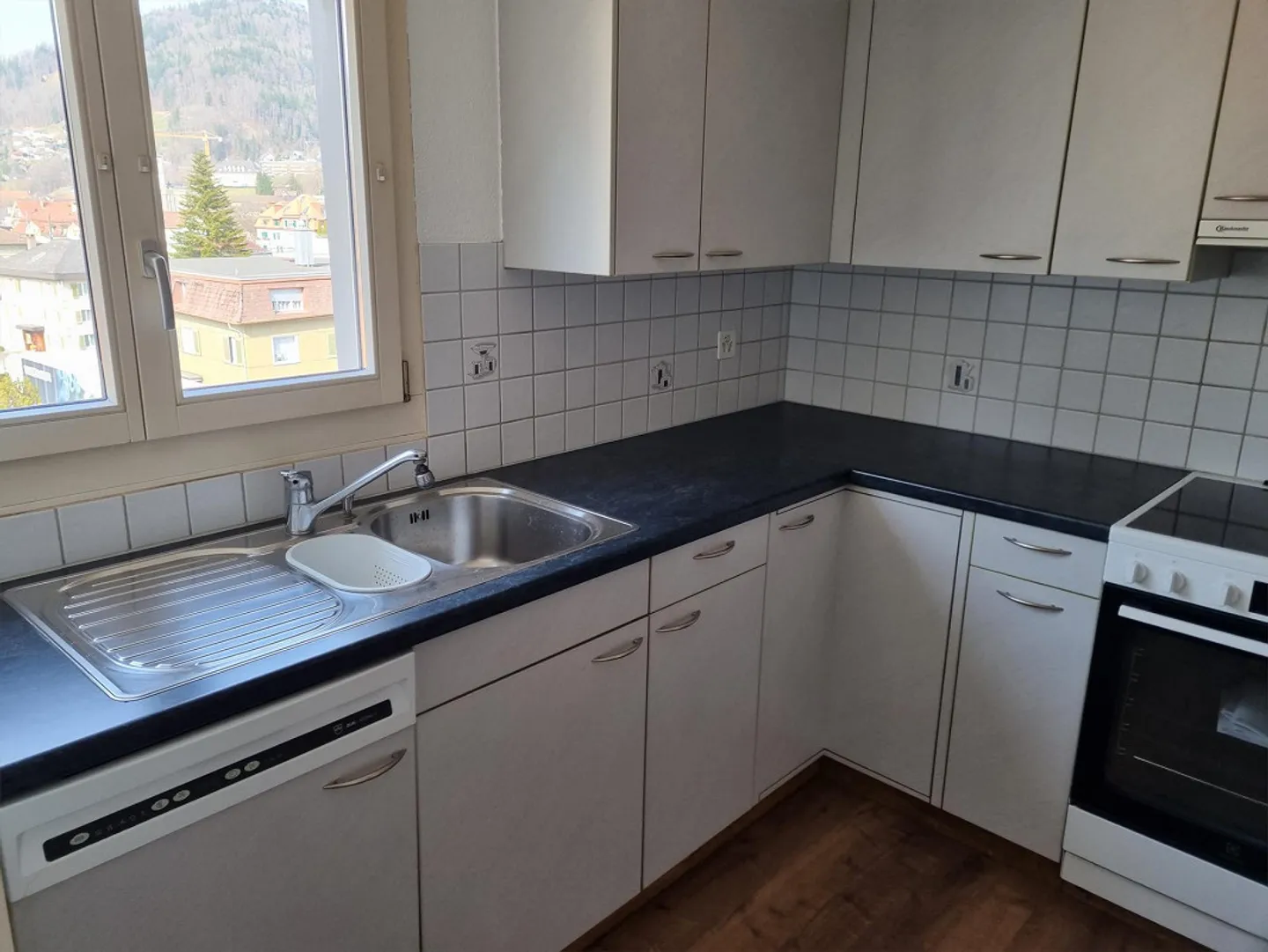 Attraente appartamento di 4 locali vicino al centro - Foto 2 di 18