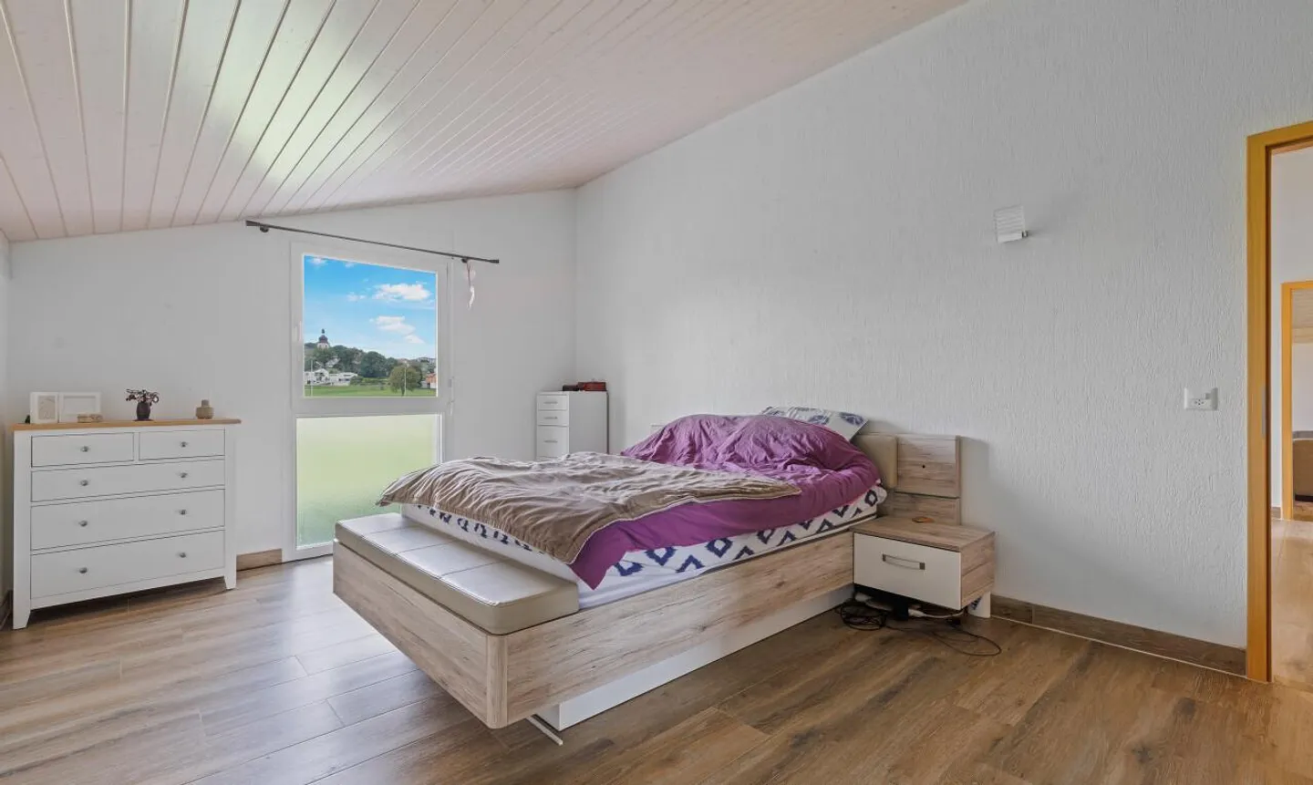 Exklusiv: Große Villa mit 3 Wohnungen und Pool - Foto 7 von 11