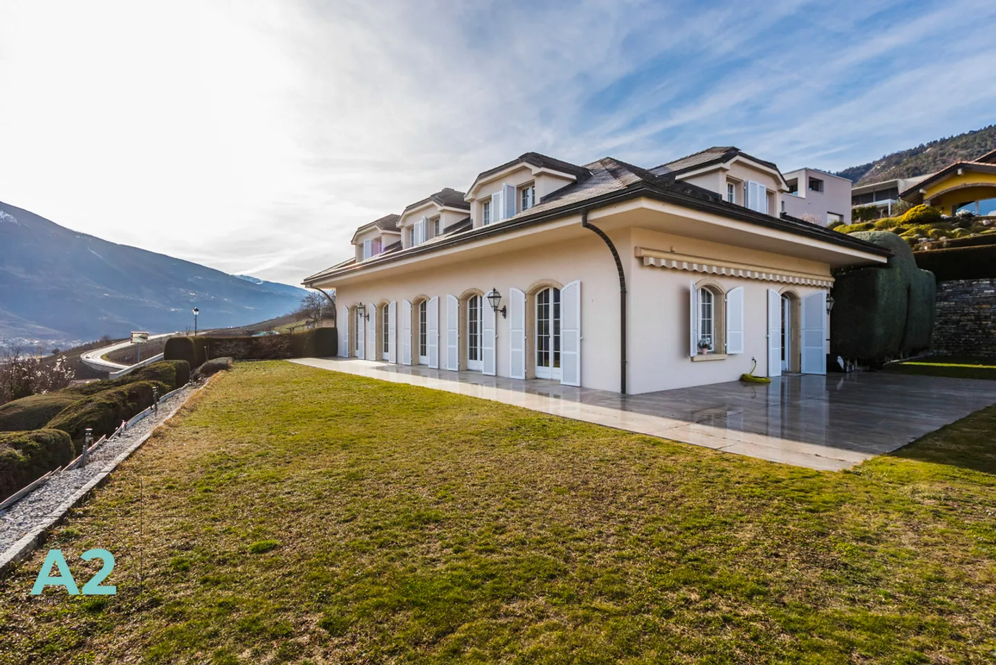 AUSGEZEICHNETE VILLA IN DEN HÖHEN VON SIERRE - Foto 1 von 28