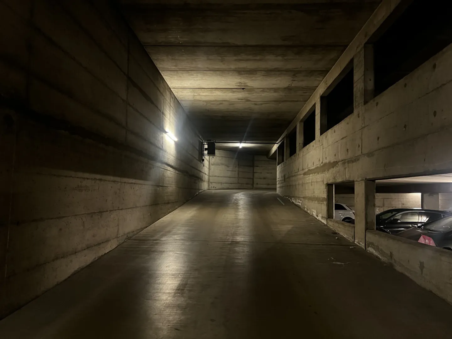 Covered parking space for rent in Lausanne - Photo 2 of 2