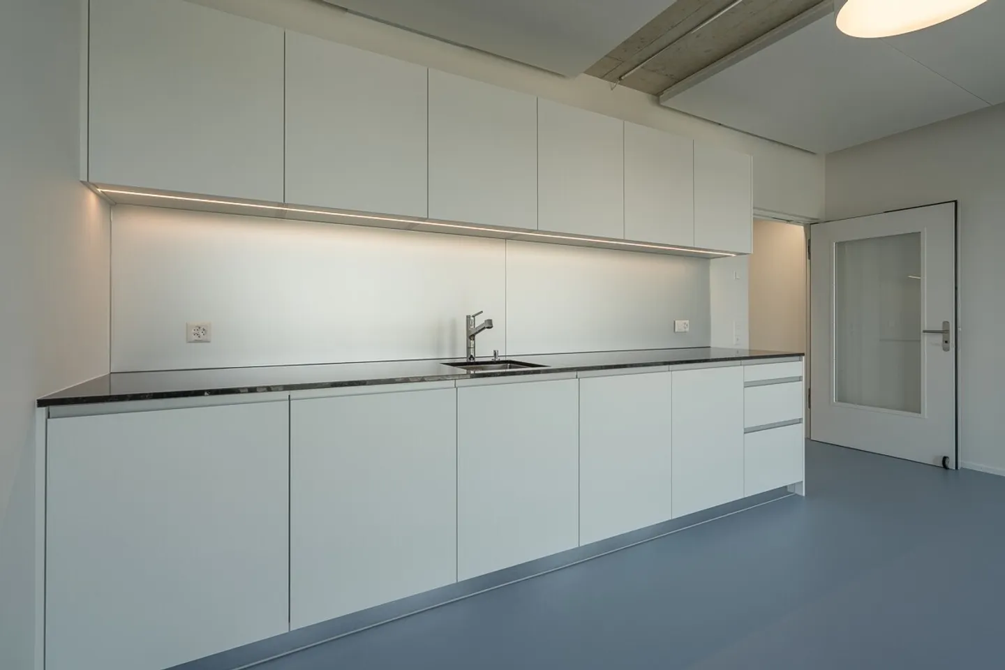 Modern Office Space in Ceres Tower - Photo 4 of 5