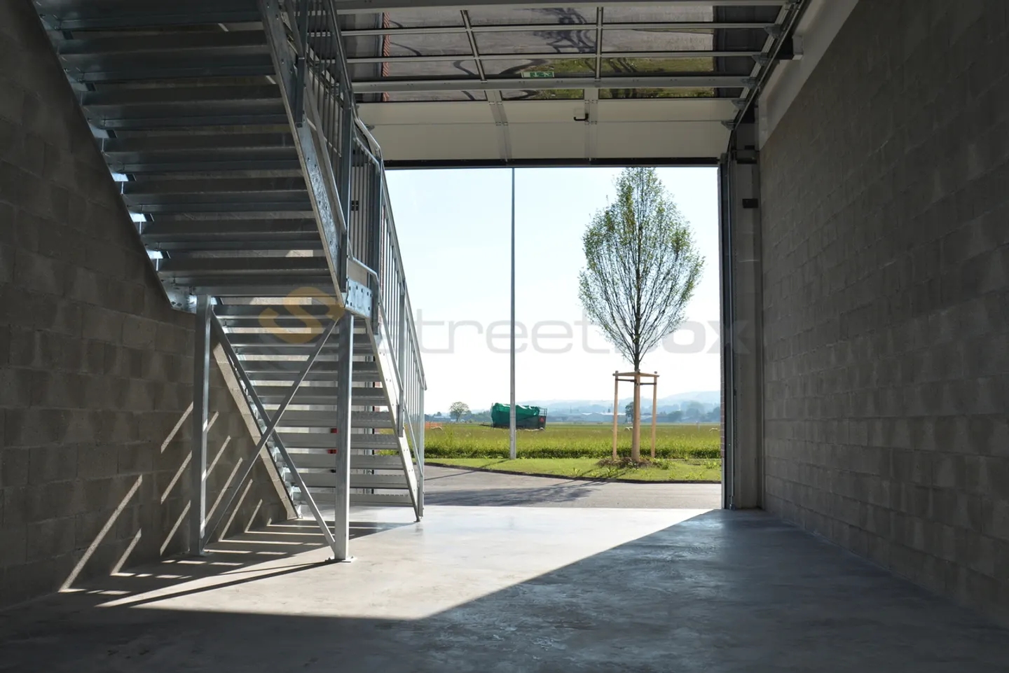 Streetbox di 115 m2 molto ben posizionato! Box n30 - Foto 2 di 4