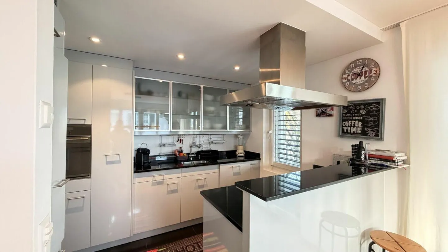 Beautiful 3.5 room apartment in elevated location - Photo 2 of 12