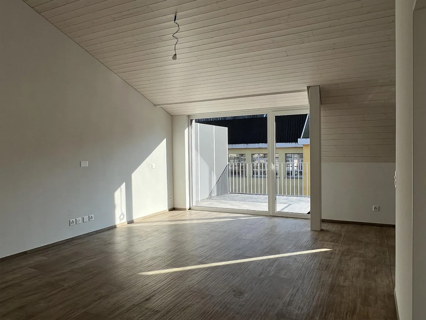 Nuovo appartamento attico luminoso di 3,5 stanze con terrazza - Foto 5 di 11