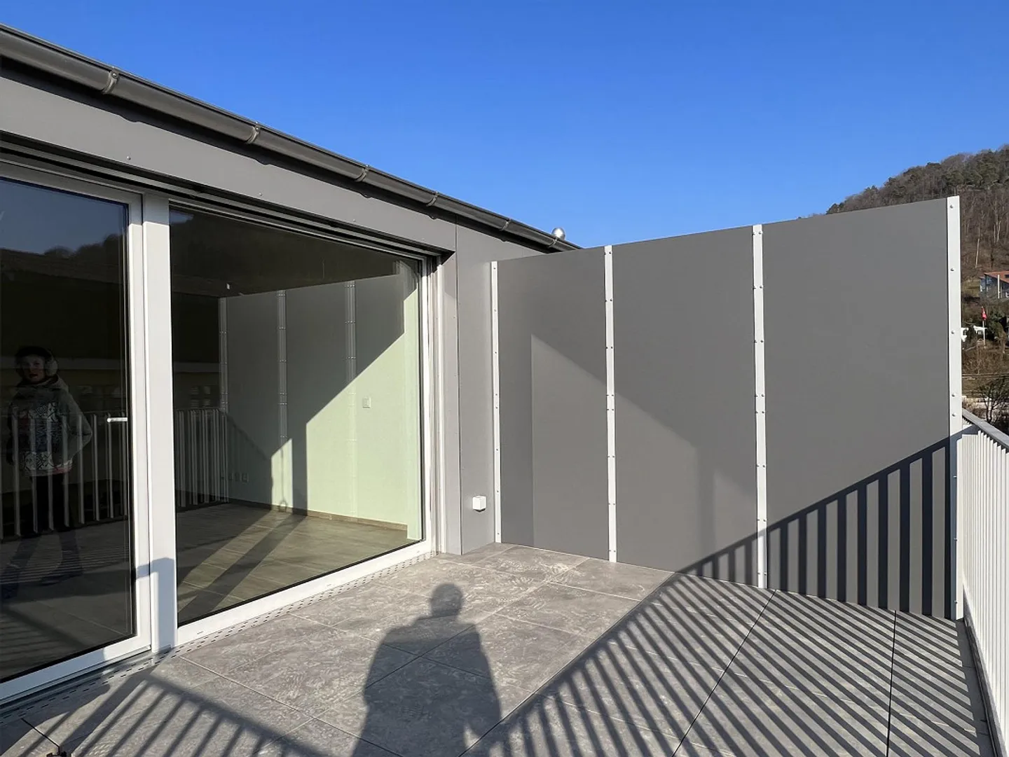 Nuovo appartamento attico luminoso di 3,5 stanze con terrazza - Foto 9 di 11
