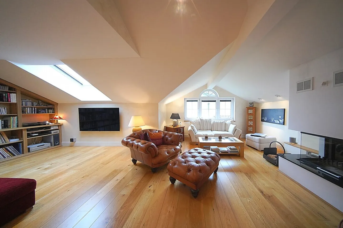 Außergewöhnliche Villa mit 9 Zimmern - 6 Schlafzimmer - Foto 2 von 13