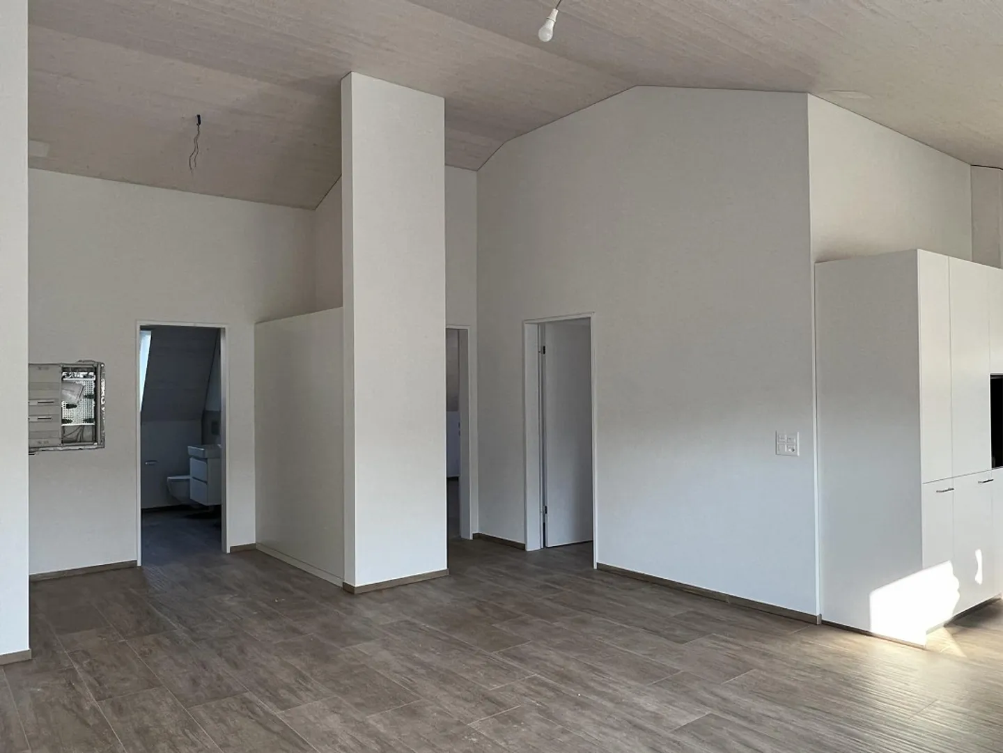 Nuovo appartamento attico luminoso di 3,5 stanze con terrazza - Foto 4 di 11