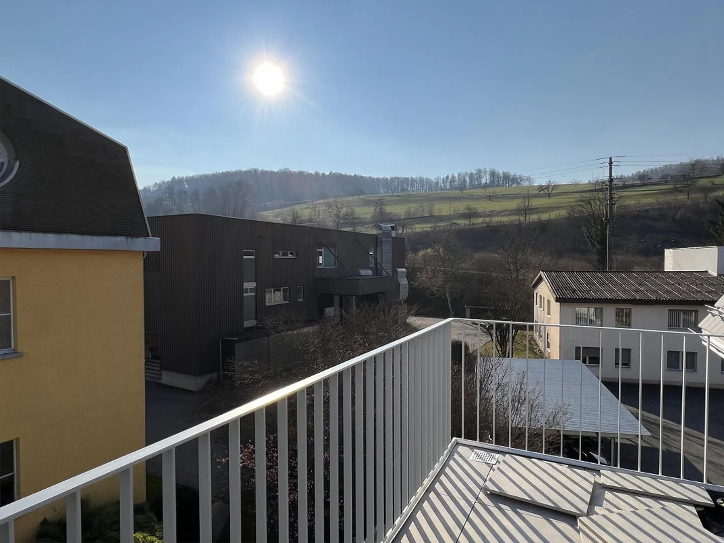 Nuovo appartamento attico luminoso di 3,5 stanze con terrazza - Foto 10 di 11