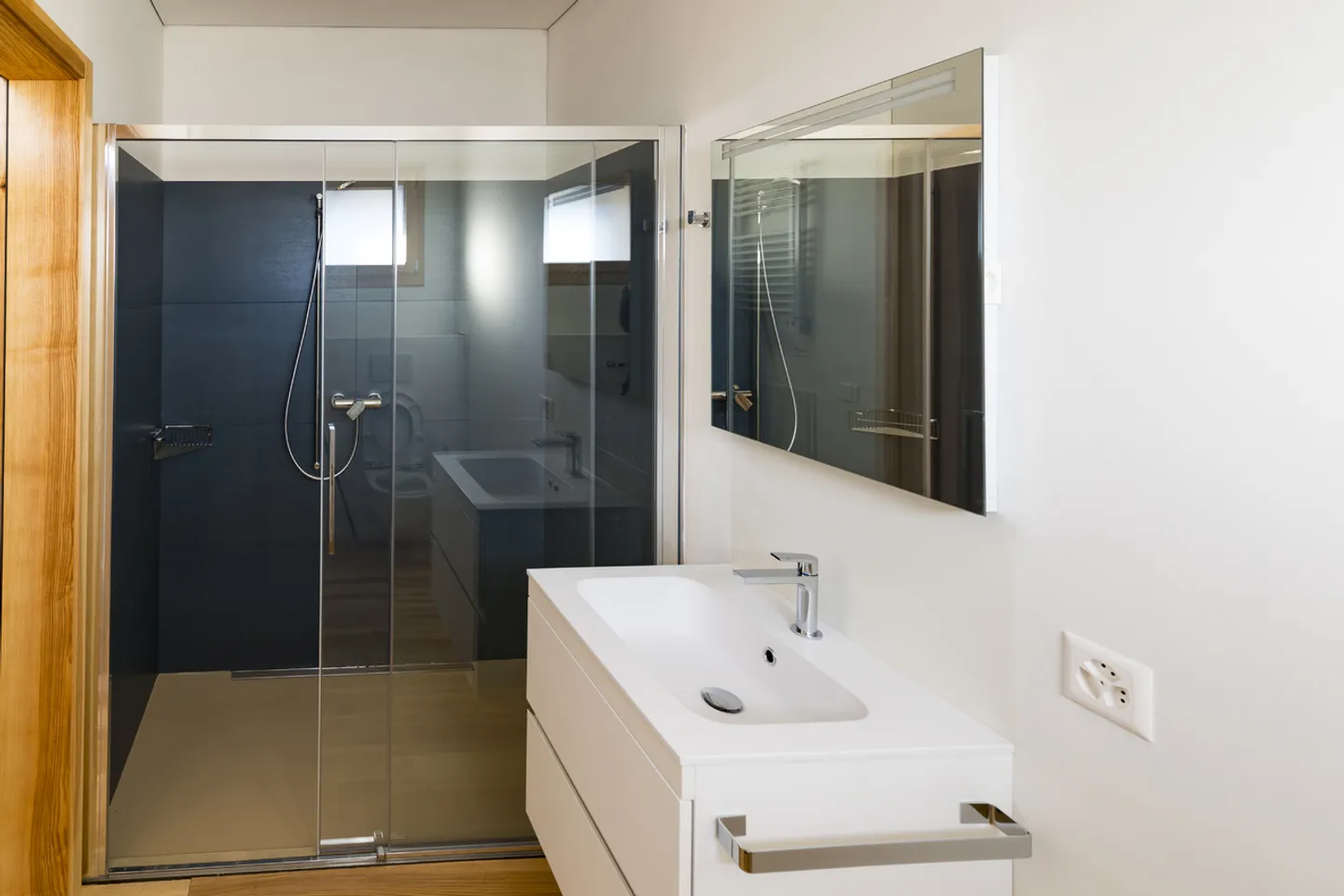 HELLER ZWEI-ZIMMER-APARTMENT ARZO - Foto 7 von 7