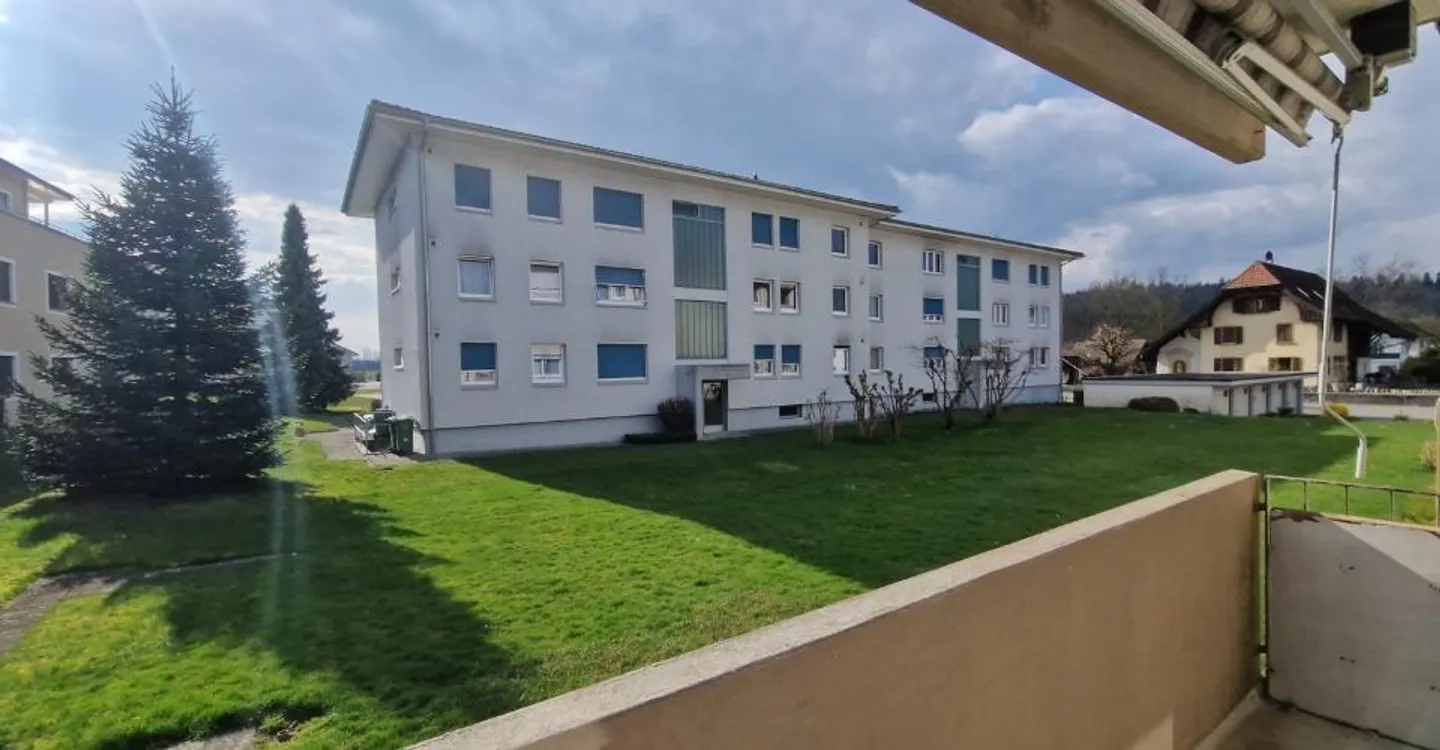 Belle appartement rénové de 3 pièces avec balcon et vue sur le jardin à Roggwil - Photo 1 sur 6