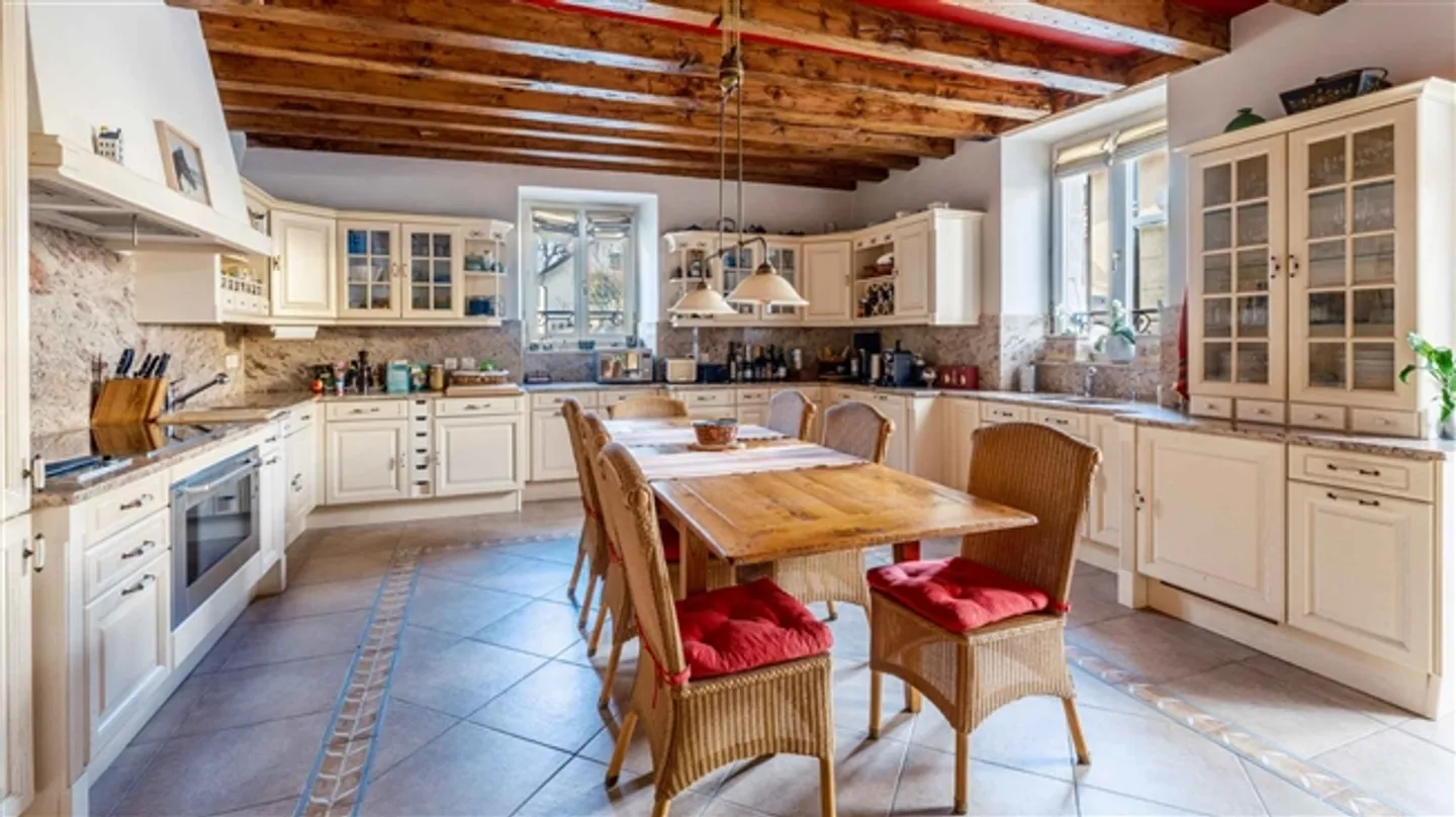 Bâtiment magnifique avec piscine - Photo 5 sur 10