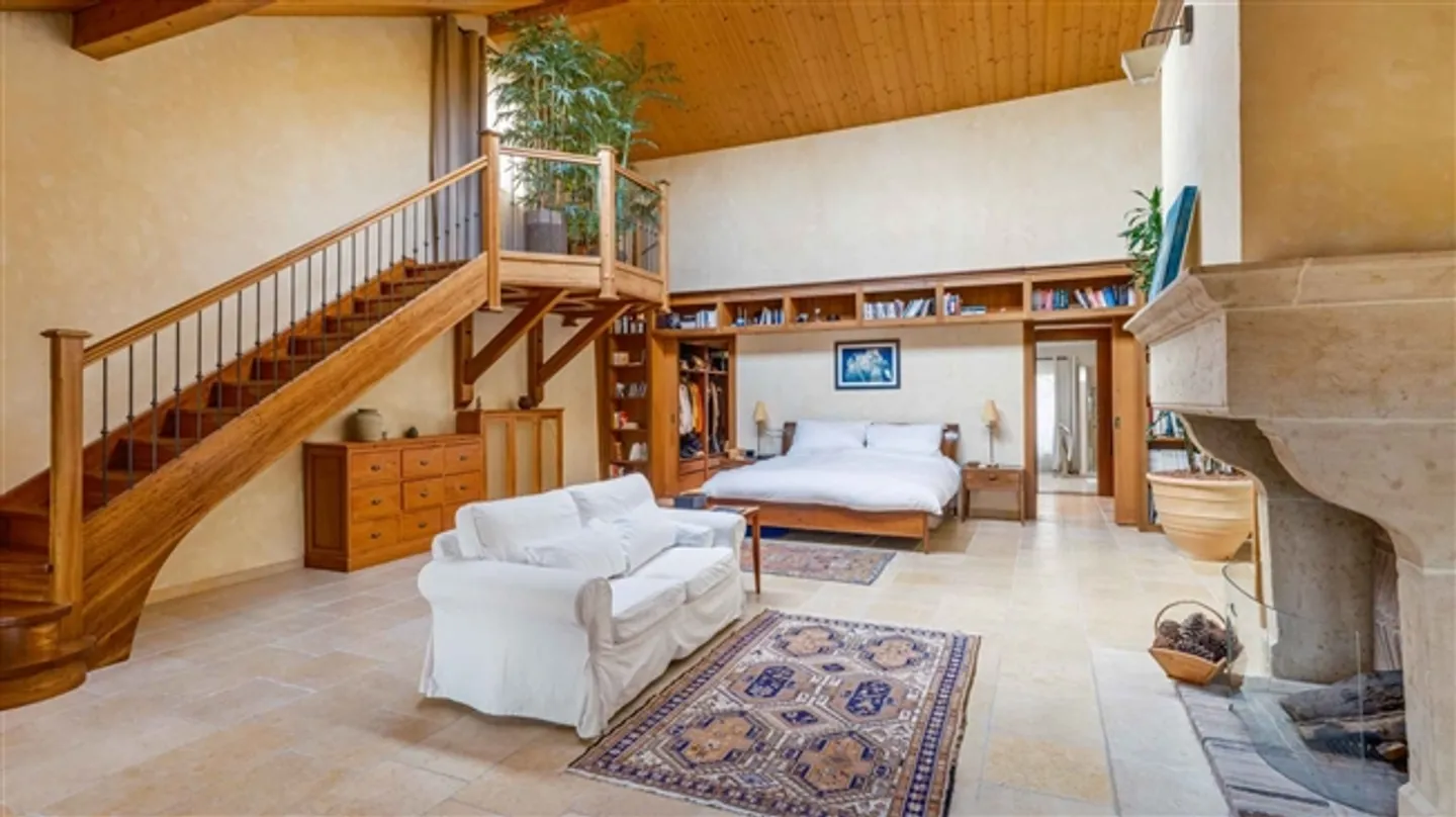 Bâtiment magnifique avec piscine - Photo 6 sur 10