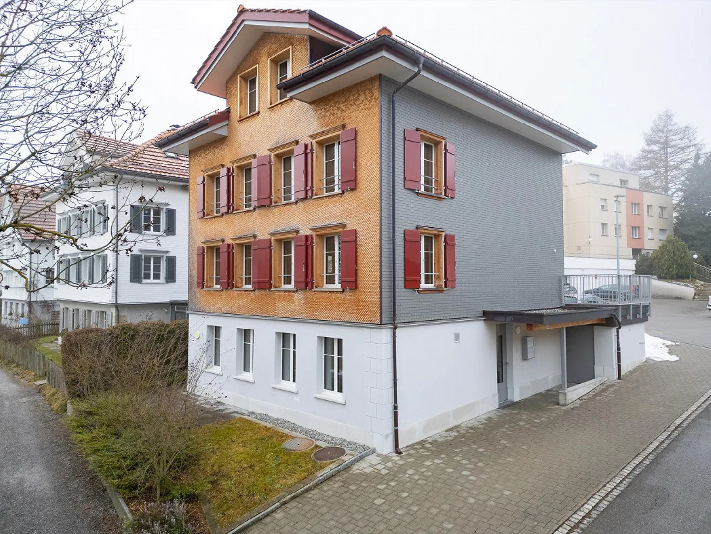 Maison individuelle entièrement rénovée de 4,5 pièces avec appartement de 2,5 pièces - Photo 1 sur 17