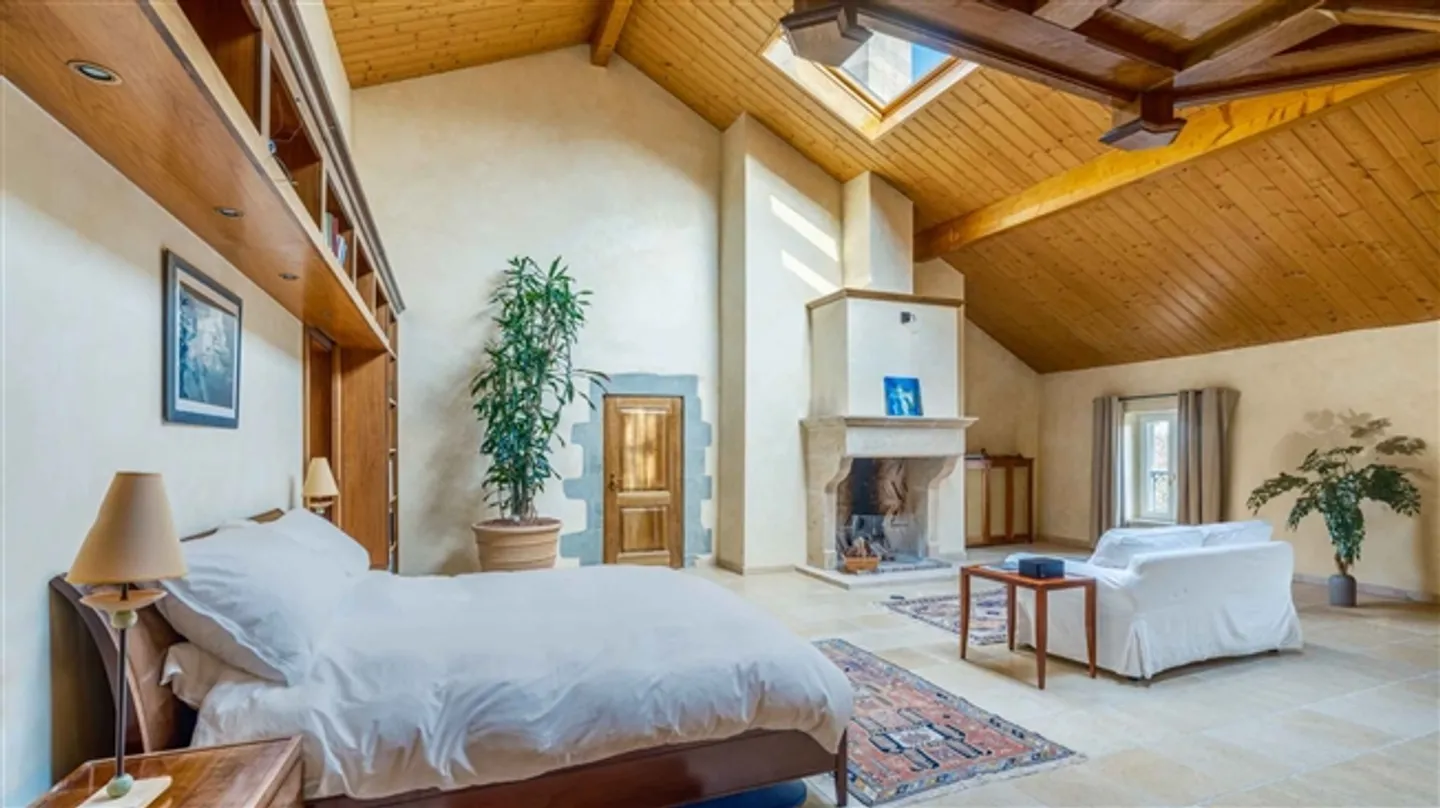 Bâtiment magnifique avec piscine - Photo 7 sur 10