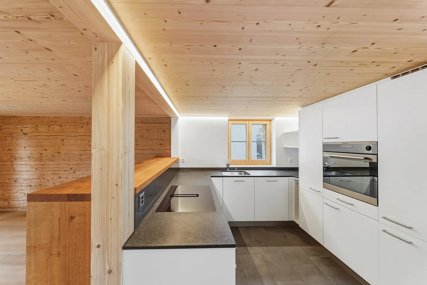 Maison individuelle entièrement rénovée de 4,5 pièces avec appartement de 2,5 pièces - Photo 3 sur 17