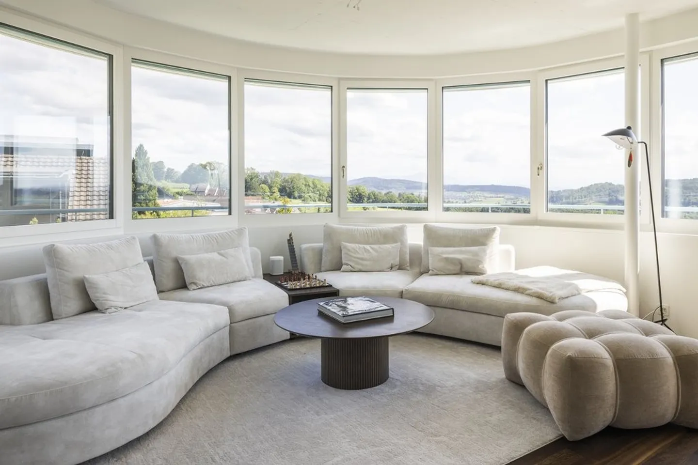 Appartement penthouse exclusif avec jardin sur le toit et vue sur les Alpes à Ringlikon - Photo 2 sur 12