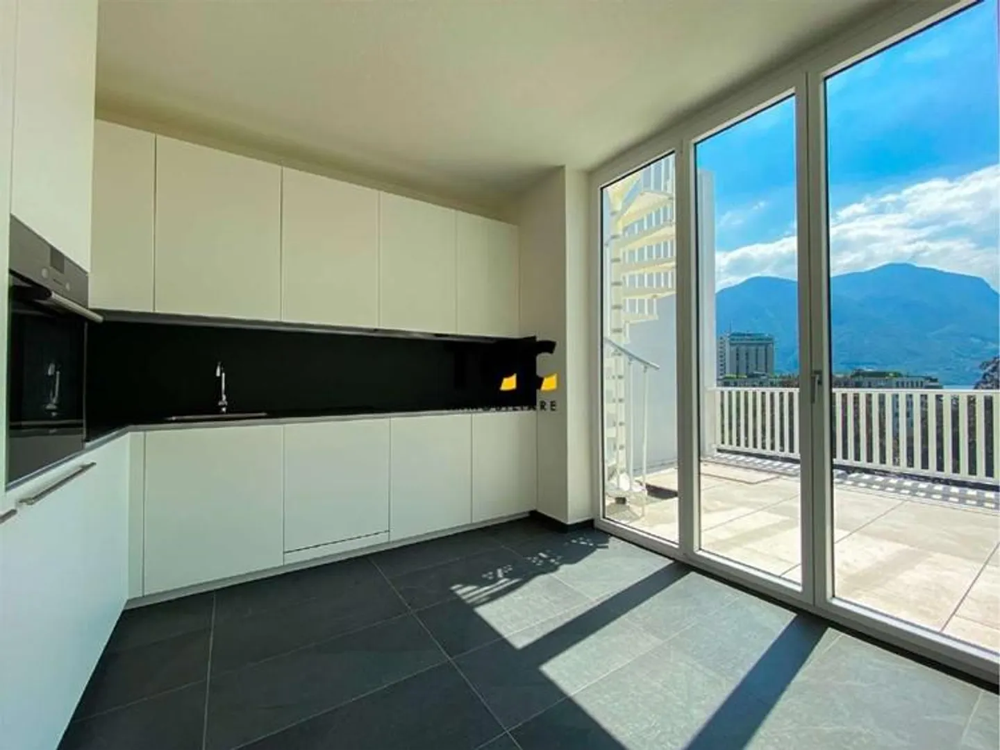 Apartments with rooftop lake view - Cassarate - Photo 7 of 22