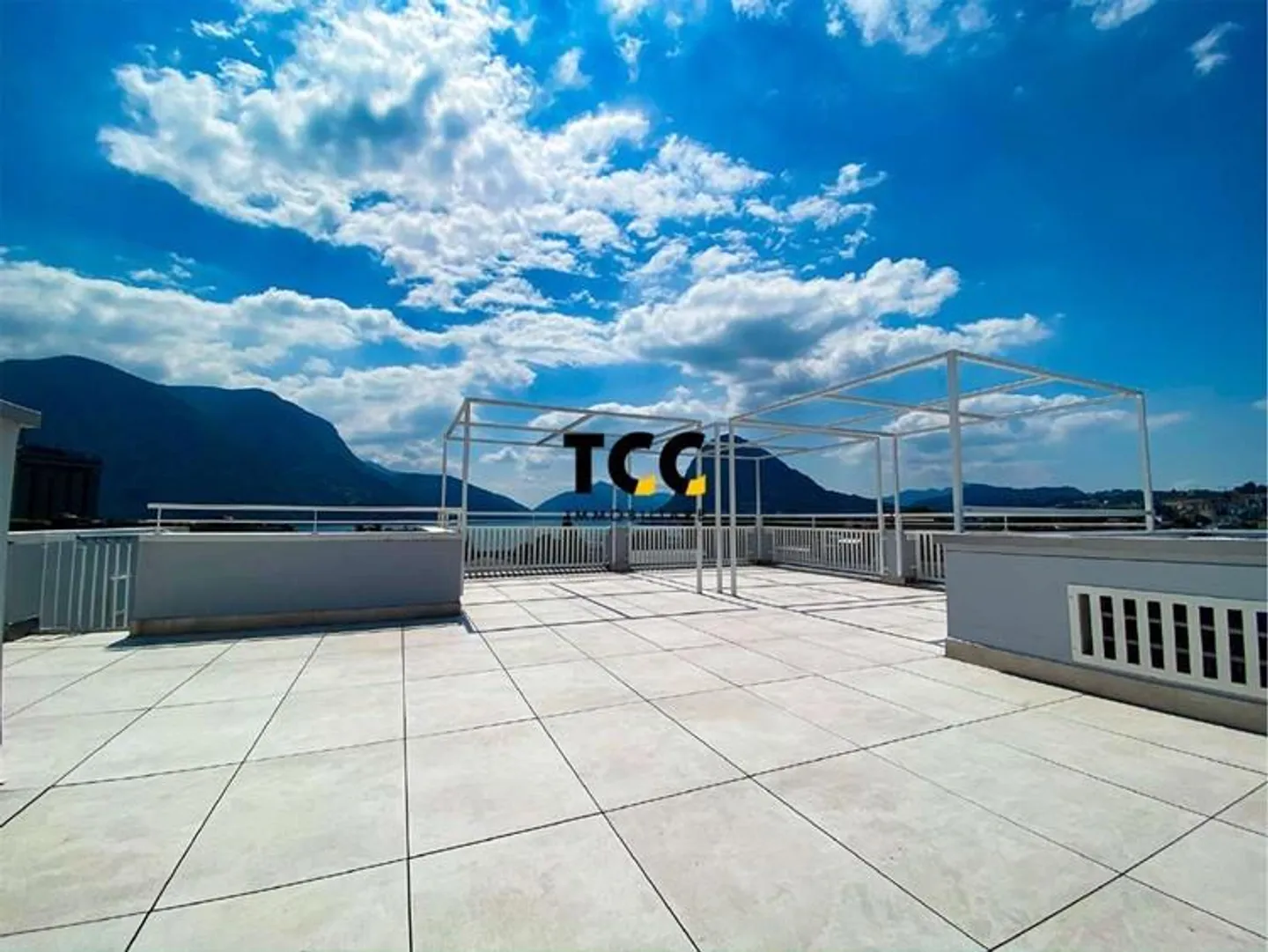 Apartments with rooftop lake view - Cassarate - Photo 11 of 22