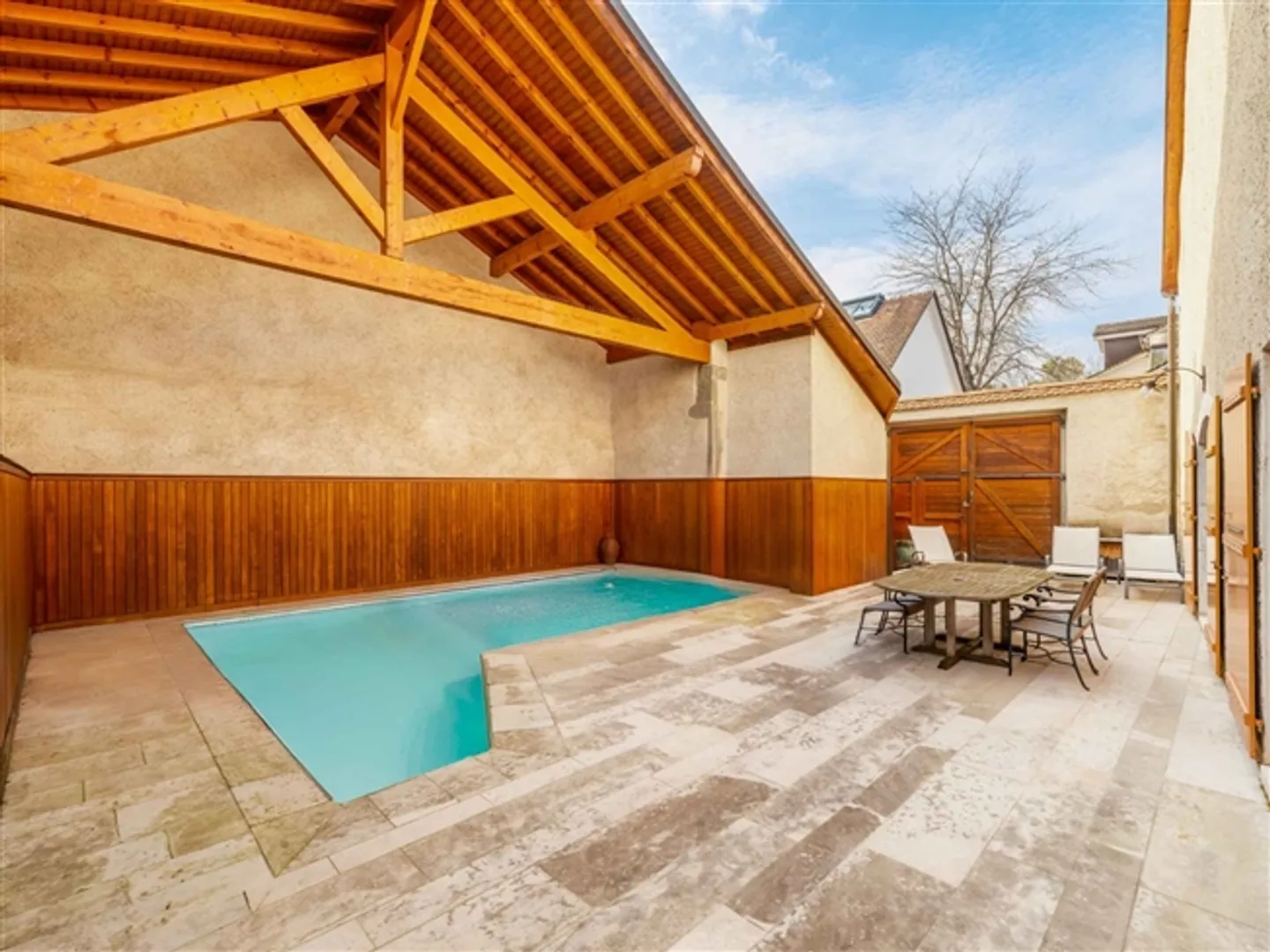 Bâtiment magnifique avec piscine - Photo 10 sur 10