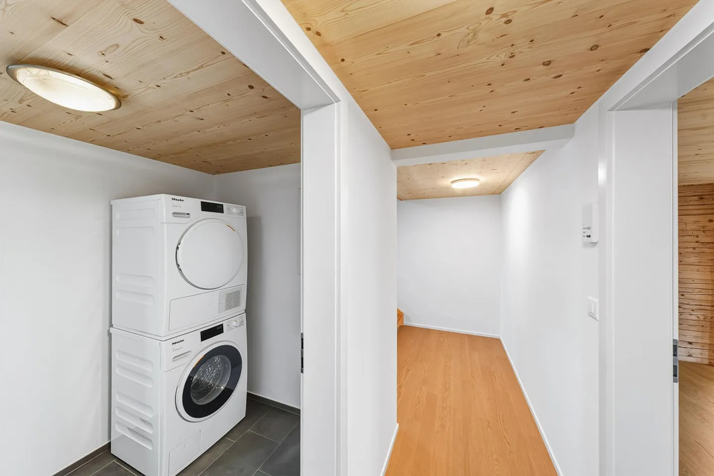 Maison individuelle entièrement rénovée de 4,5 pièces avec appartement de 2,5 pièces - Photo 6 sur 17