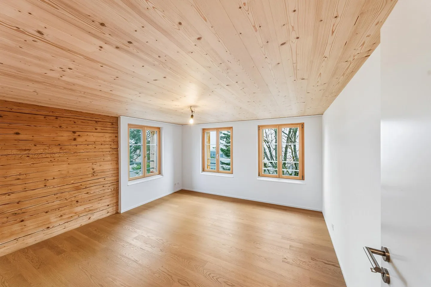 Maison individuelle entièrement rénovée de 4,5 pièces avec appartement de 2,5 pièces - Photo 7 sur 17