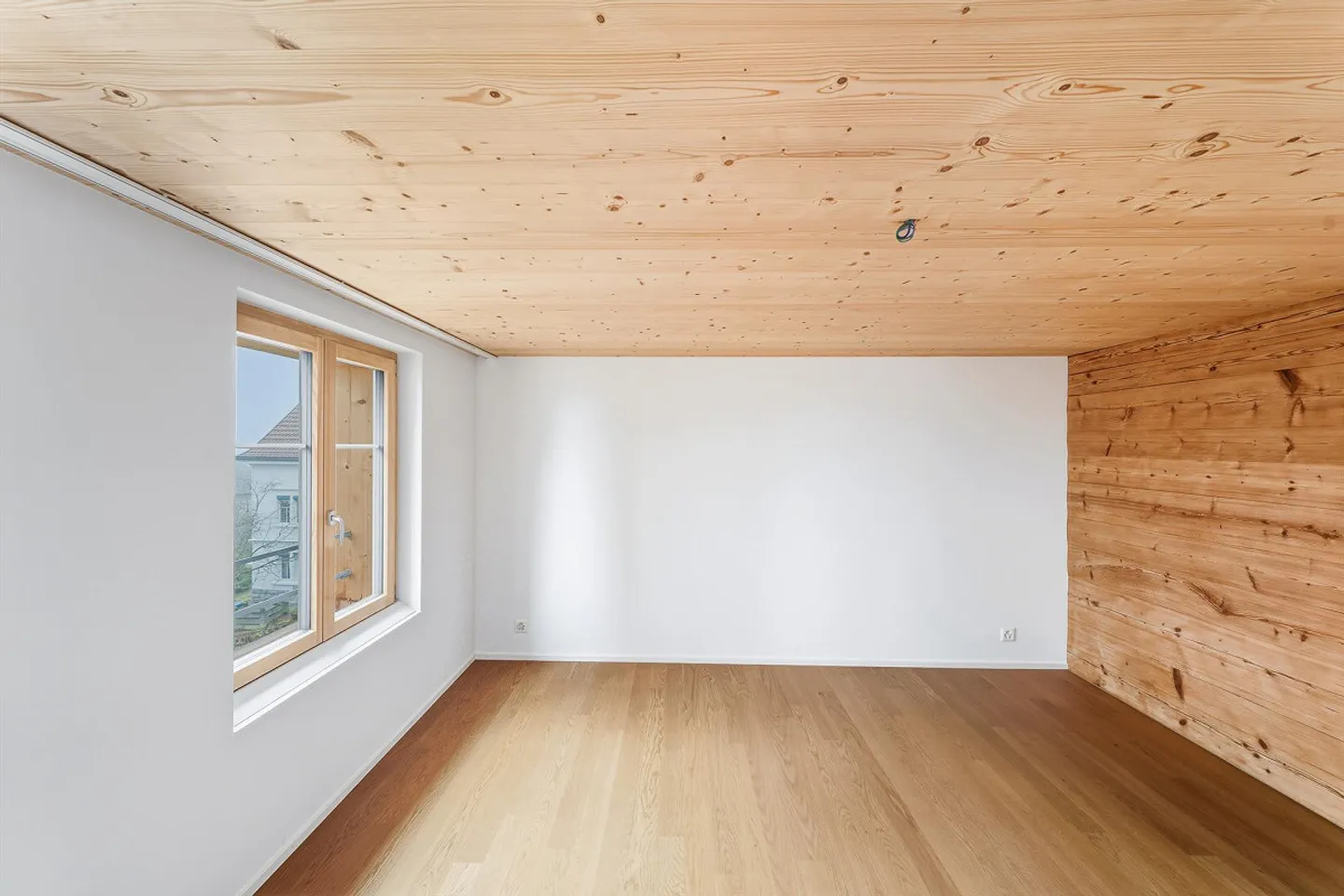 Maison individuelle entièrement rénovée de 4,5 pièces avec appartement de 2,5 pièces - Photo 9 sur 17