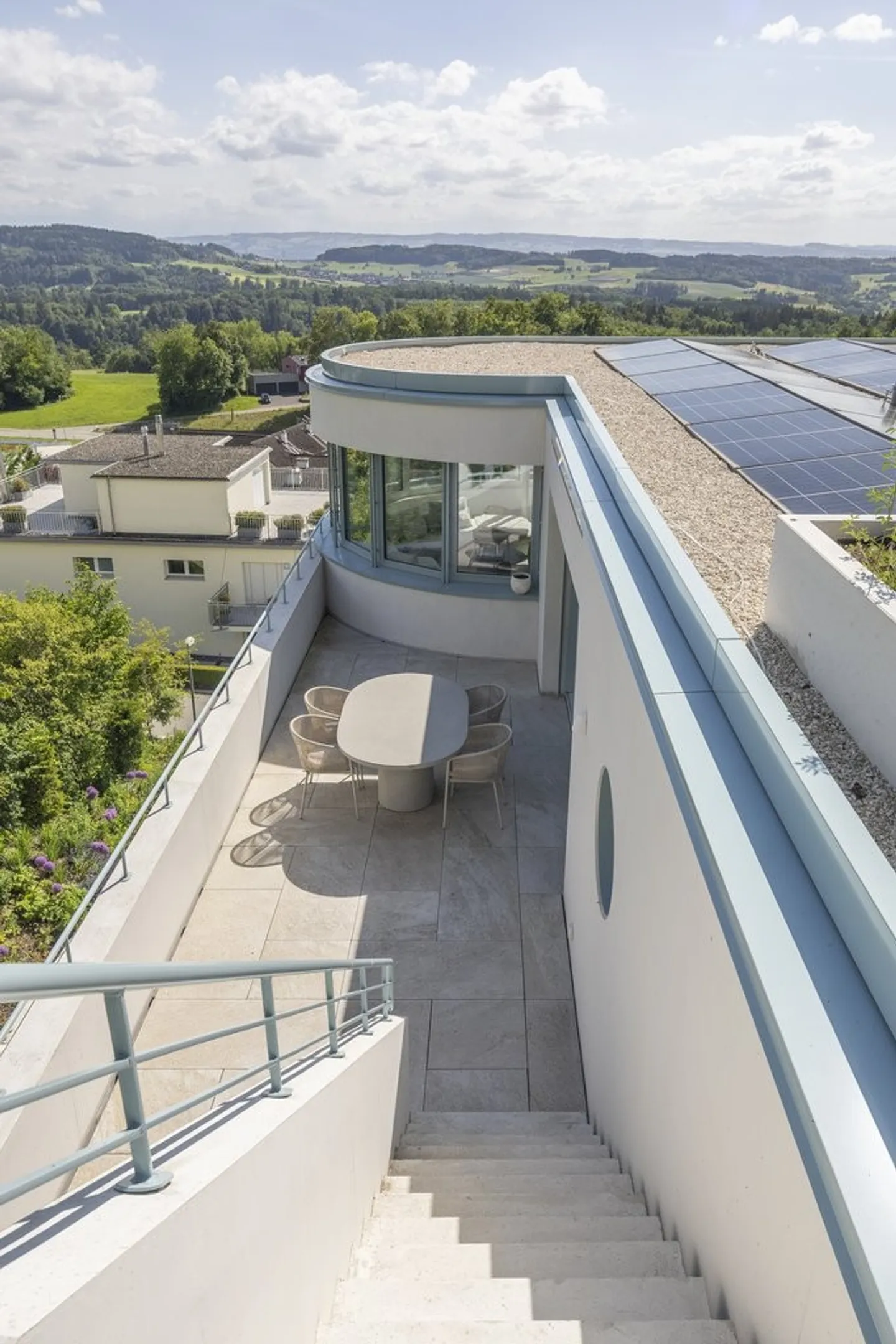 Appartement penthouse exclusif avec jardin sur le toit et vue sur les Alpes à Ringlikon - Photo 6 sur 12