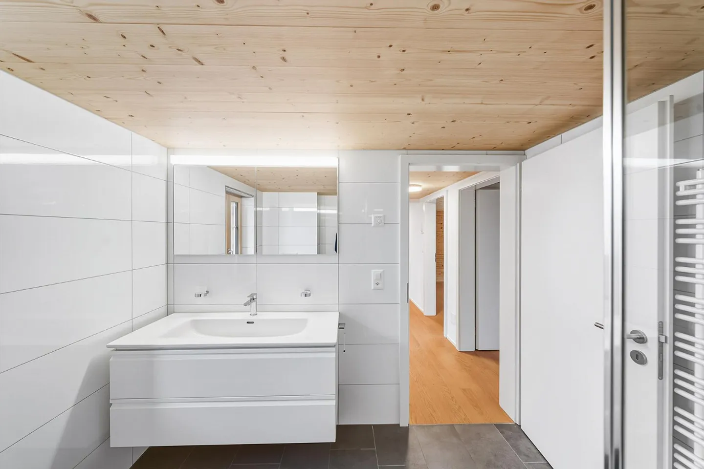 Maison individuelle entièrement rénovée de 4,5 pièces avec appartement de 2,5 pièces - Photo 11 sur 17