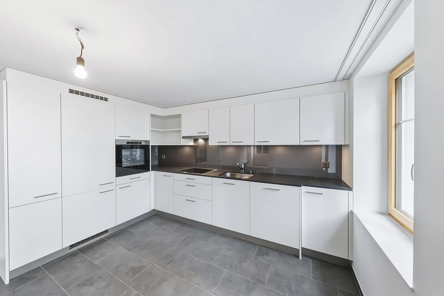 Maison individuelle entièrement rénovée de 4,5 pièces avec appartement de 2,5 pièces - Photo 14 sur 17